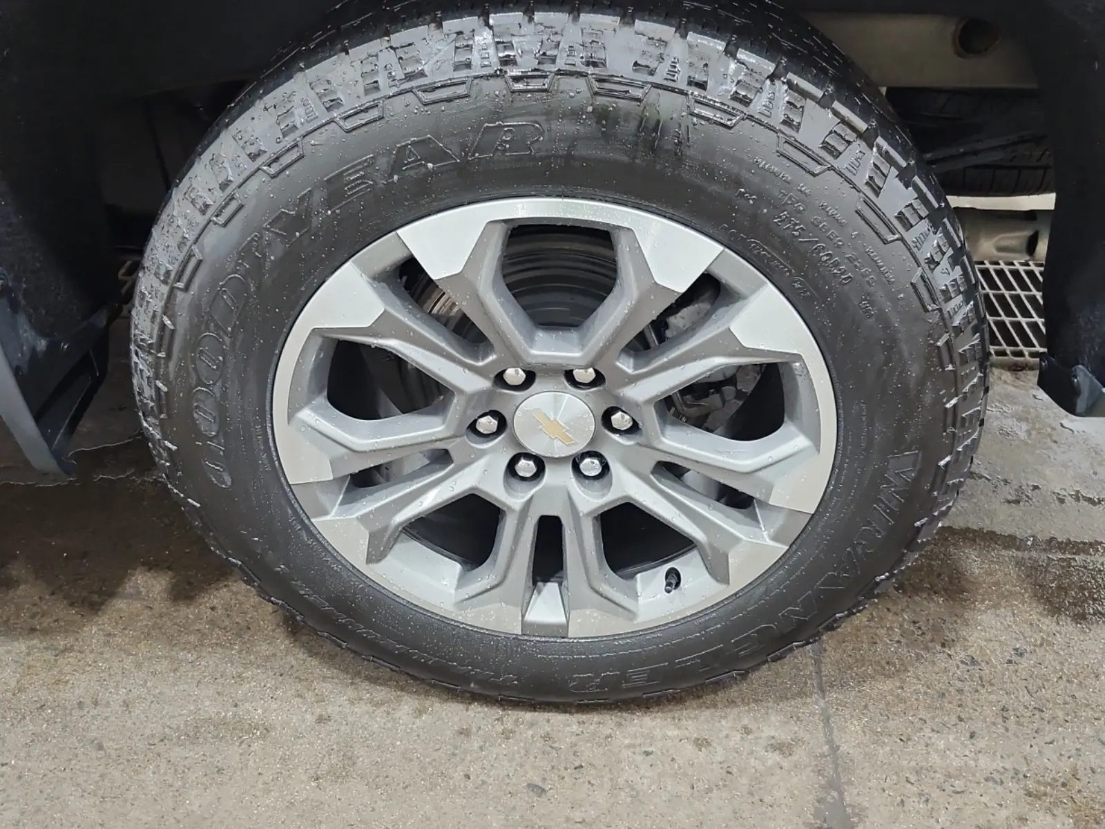 Left Rear Wheel/Tire Photo