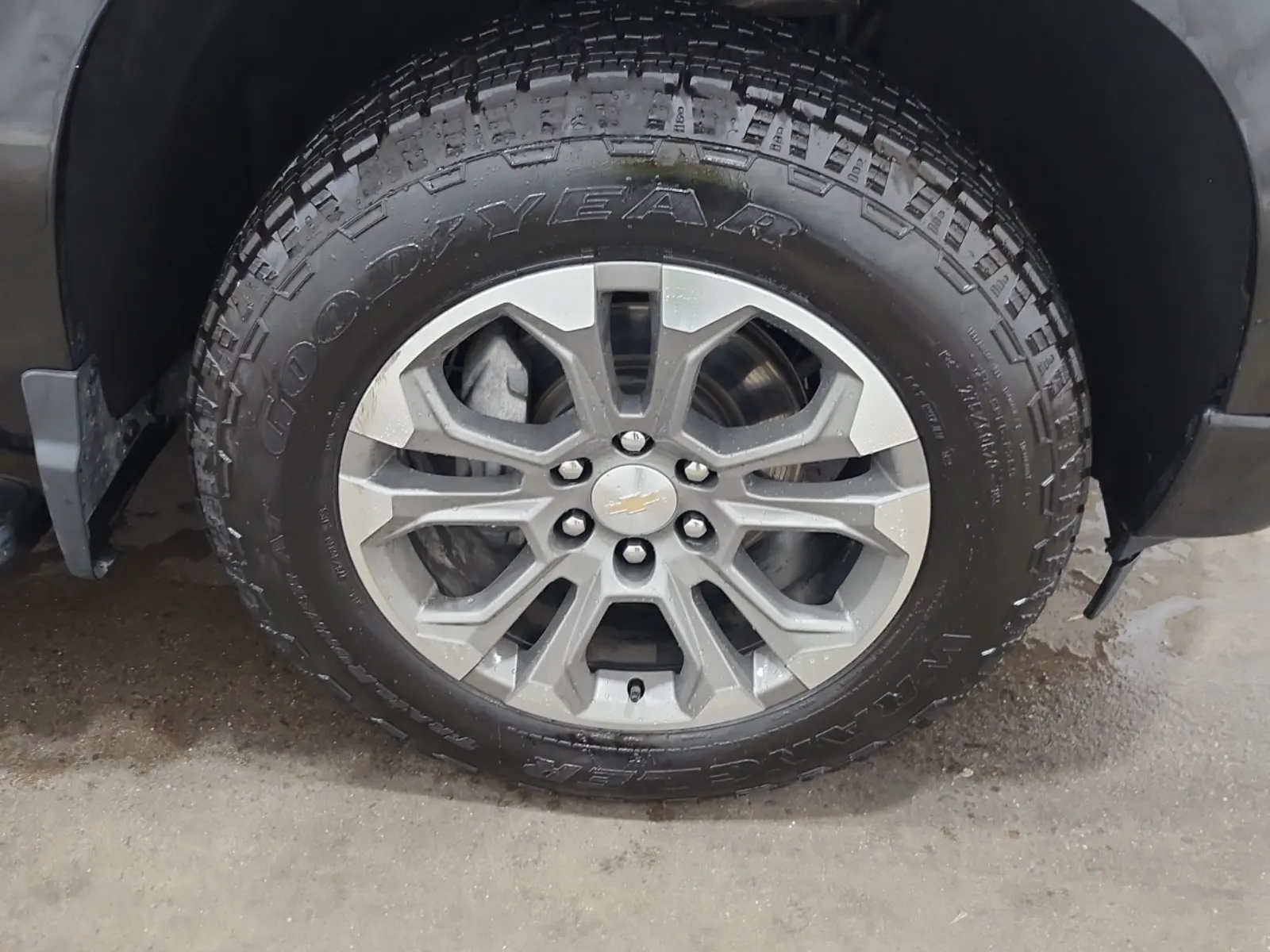 Right Front Wheel/Tire Photo