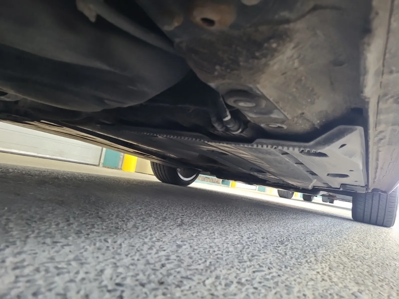 Undercarriage - Passenger Photo