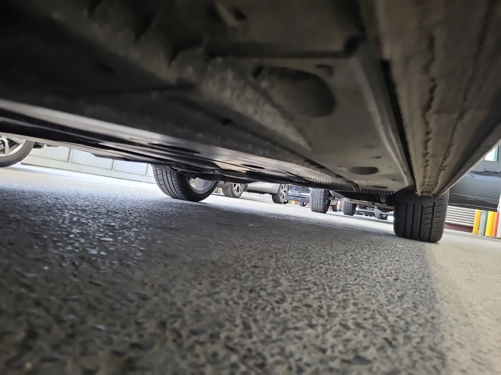Undercarriage - Driver Photo