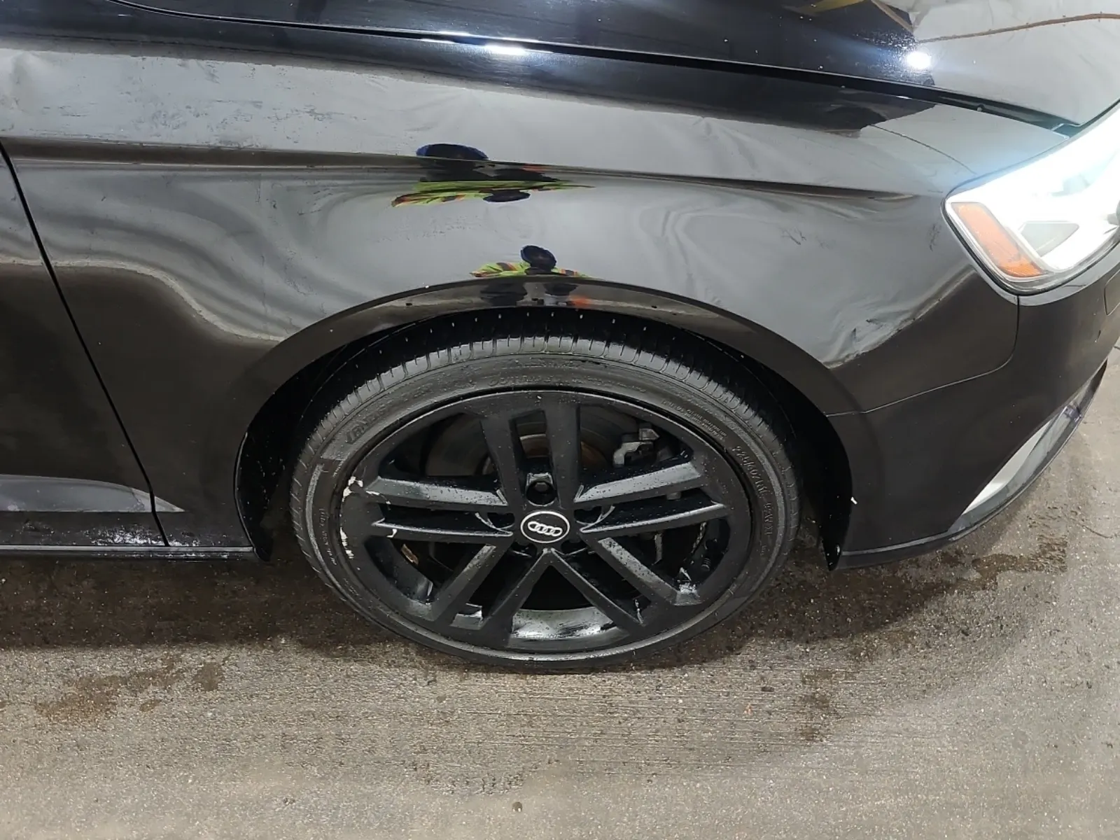 Right Front Wheel/Tire Photo
