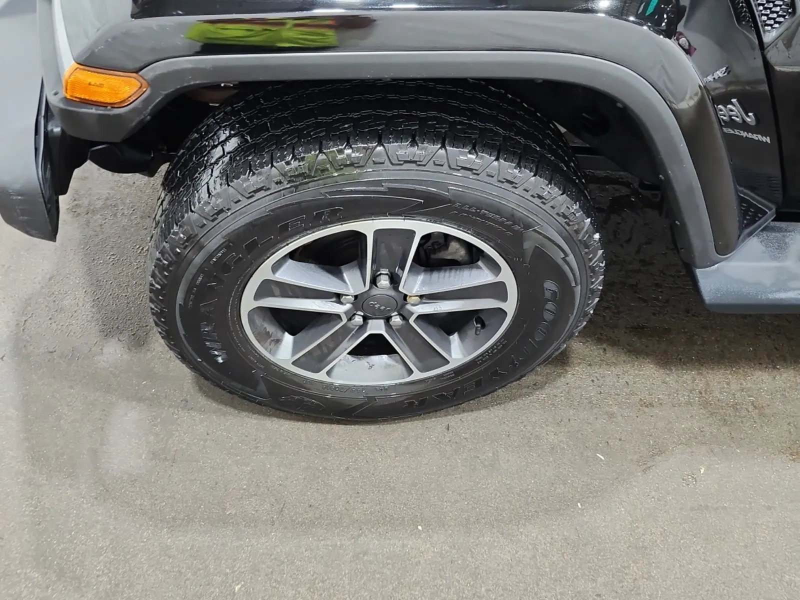 Front driver wheel/tire photo