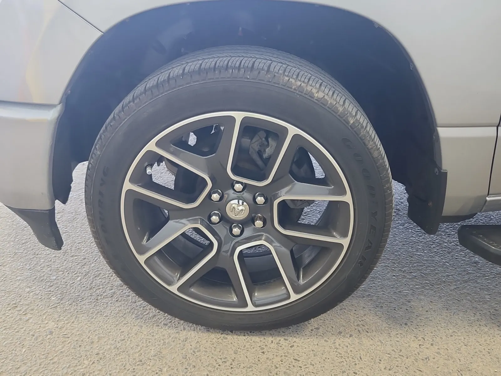 Front driver wheel/tire photo