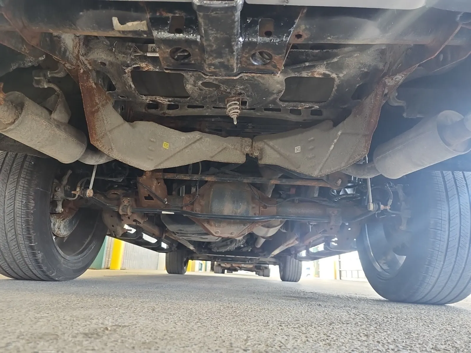 Undercarriage - Rear Photo