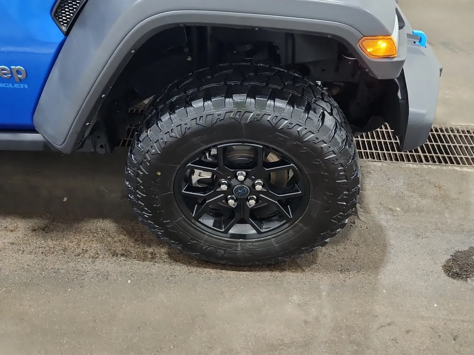 Right Front Wheel/Tire Photo
