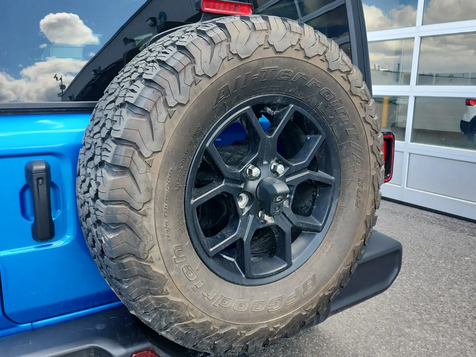 Spare Tire & Wheel Photo