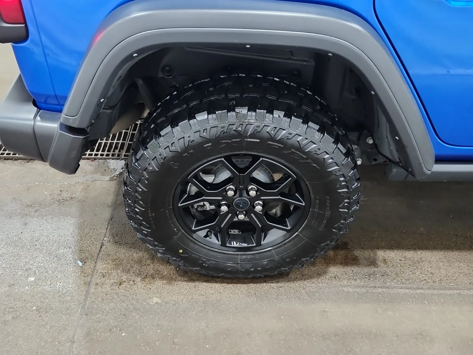 Right Rear Wheel/Tire Photo