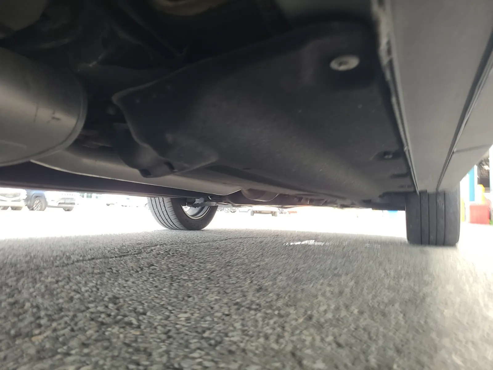 Undercarriage - Passenger Photo