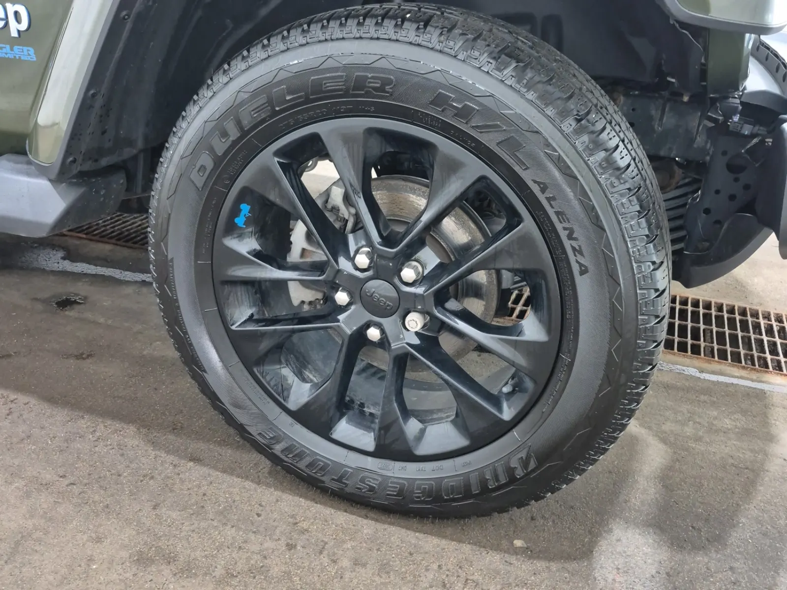 Right Front Wheel/Tire Photo