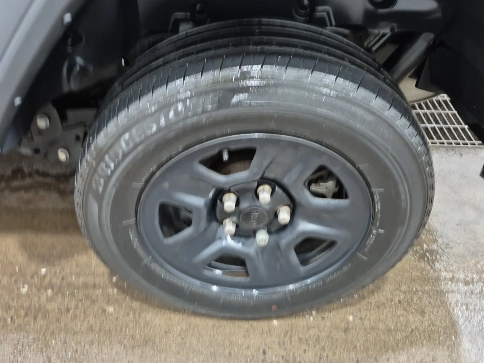Left Rear Wheel/Tire Photo