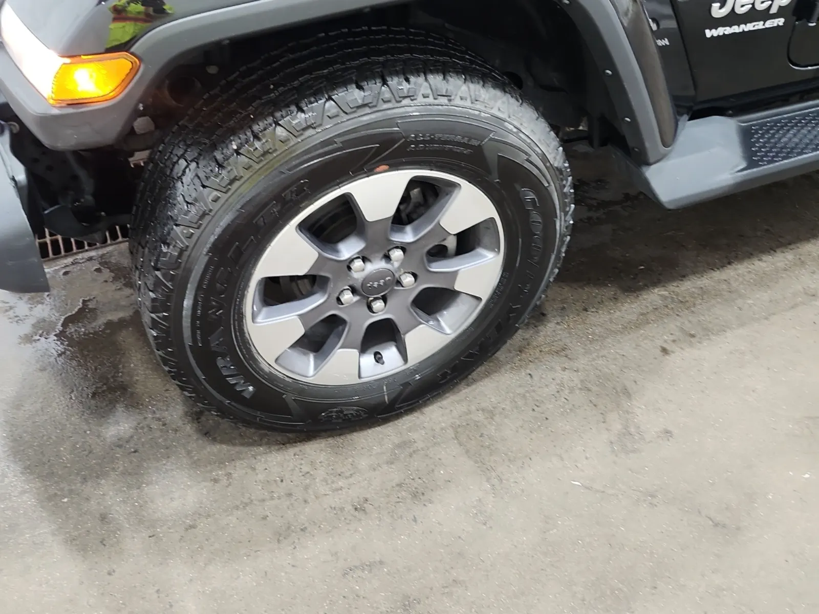 Front driver wheel/tire photo