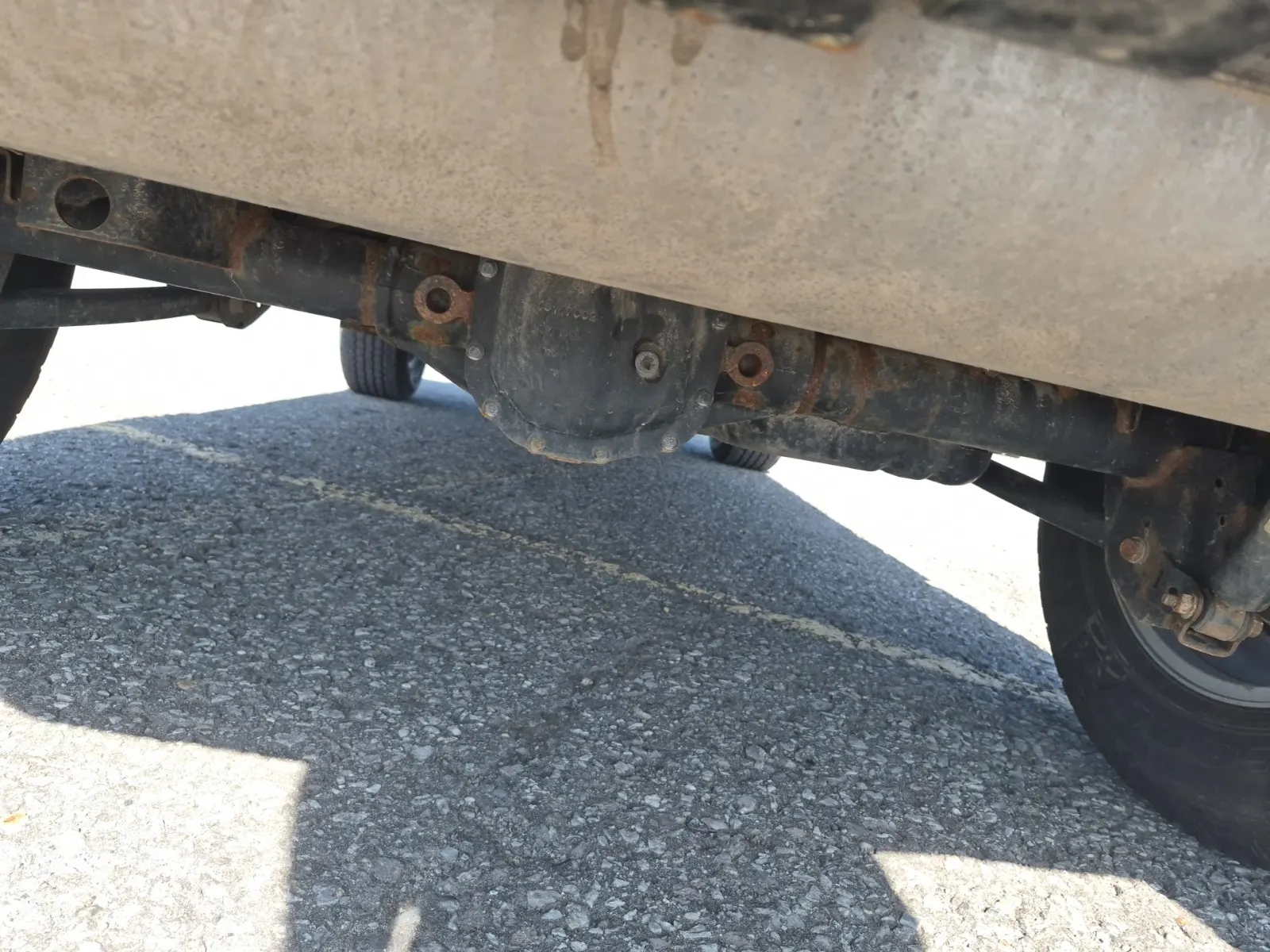 Undercarriage - Rear Photo