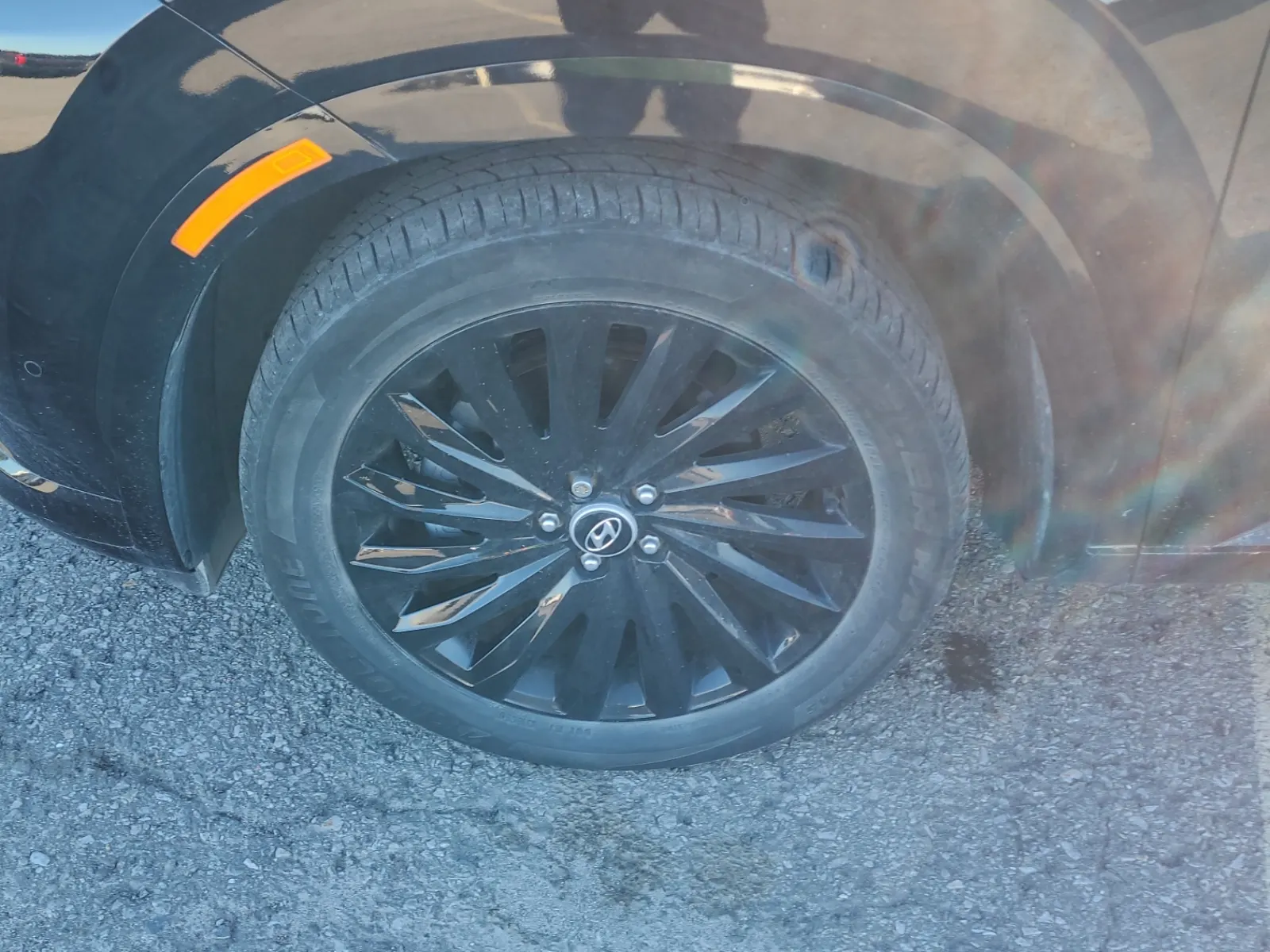Front driver wheel/tire photo