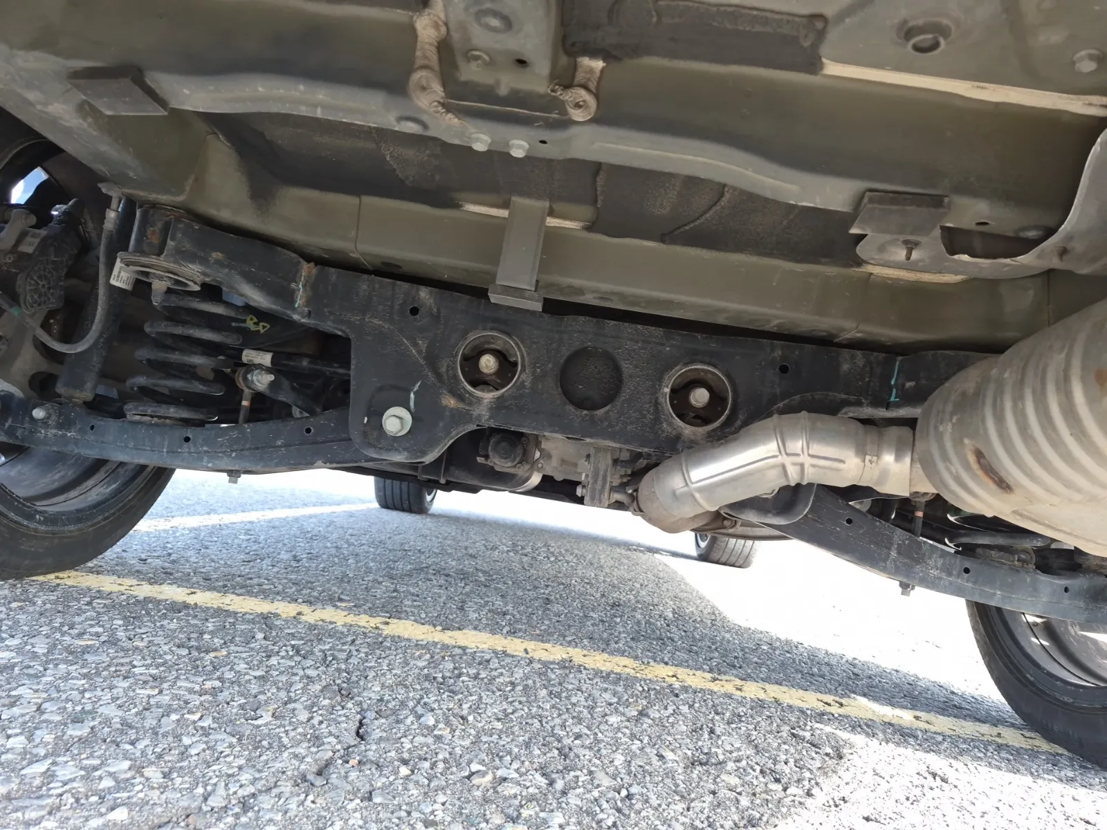 Undercarriage - Rear Photo