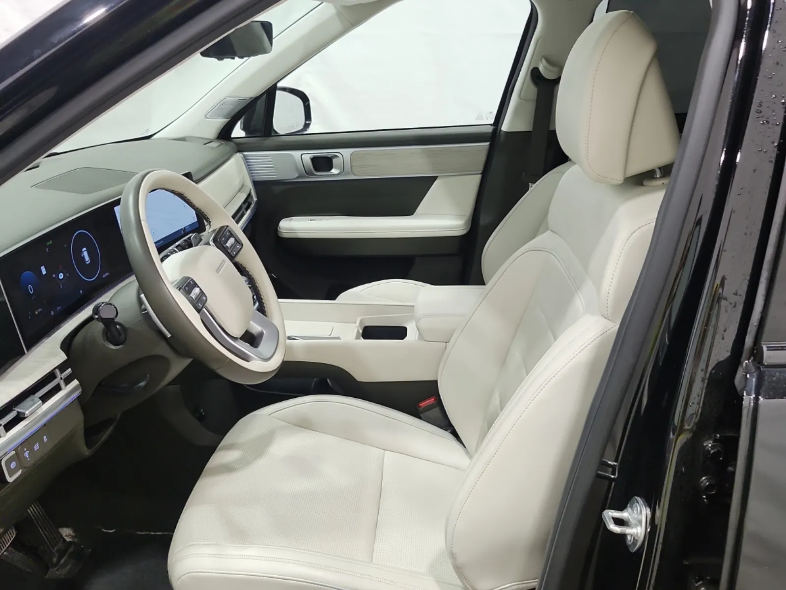 Front Interior Photo