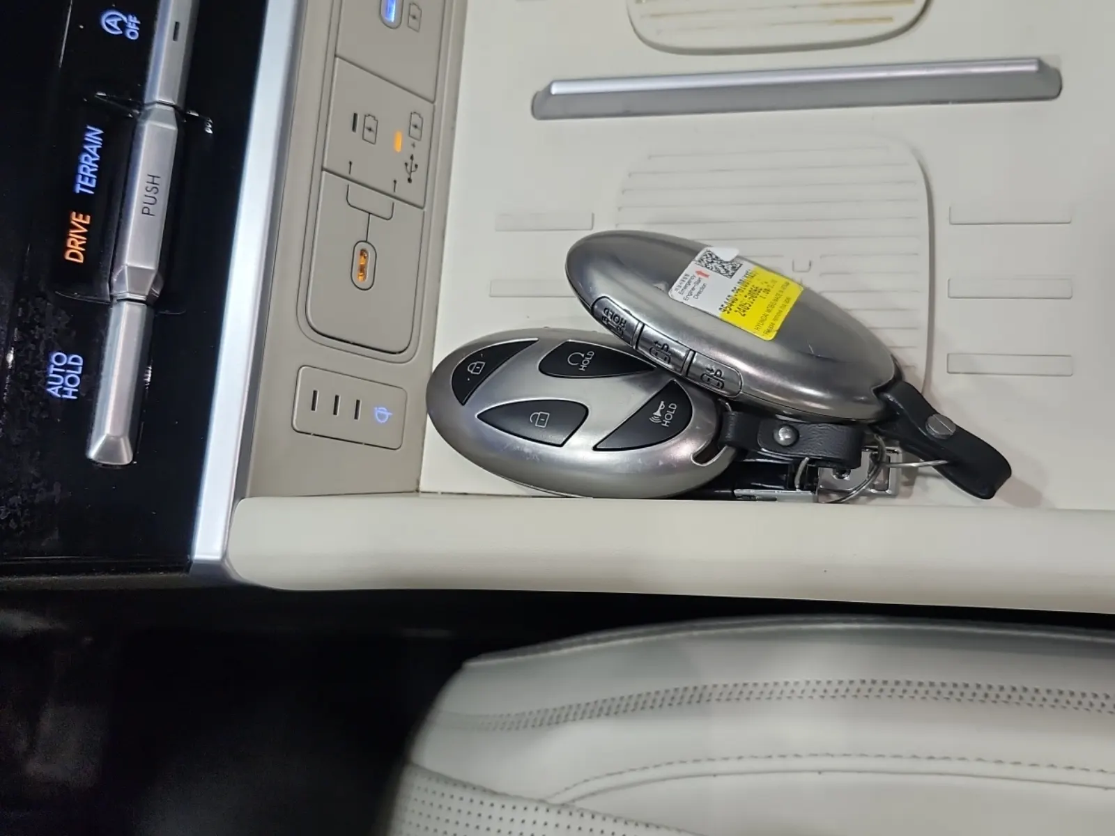 Keys/Fobs/Manual Photo