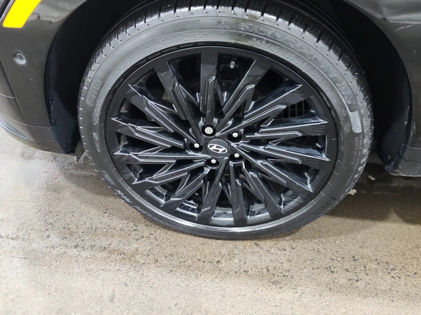 Front driver wheel/tire photo