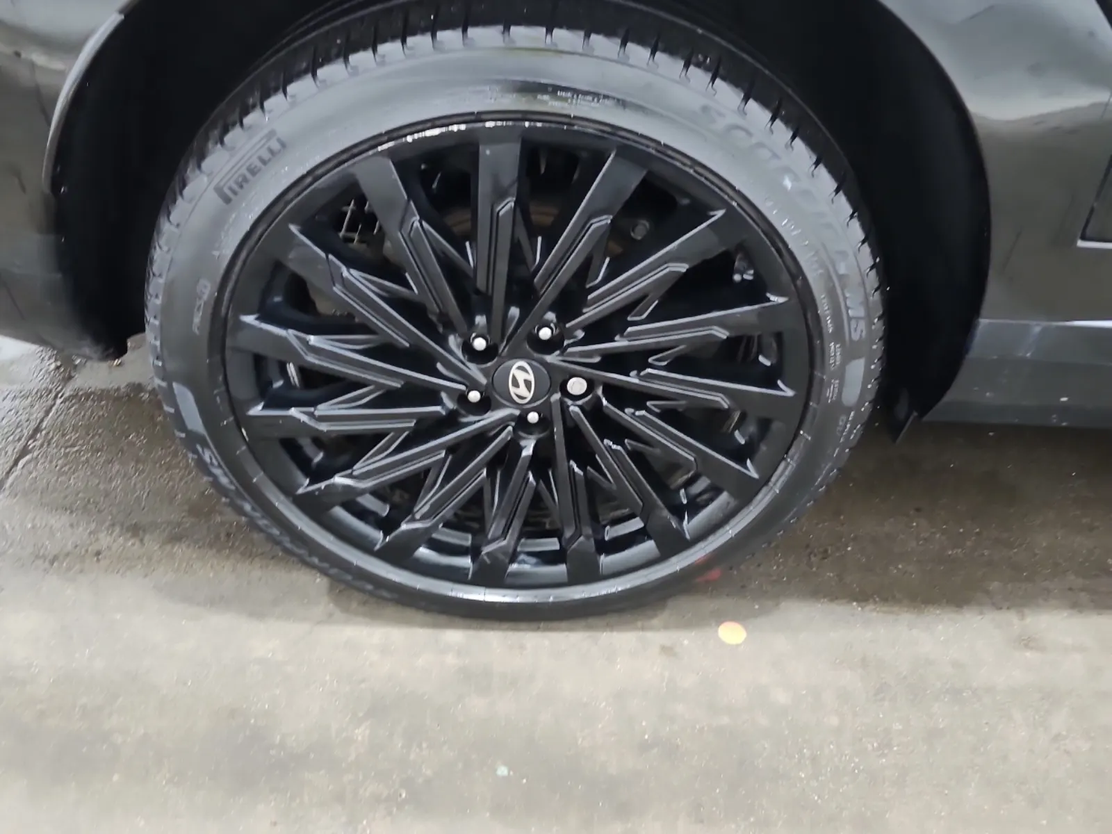 Right Rear Wheel/Tire Photo