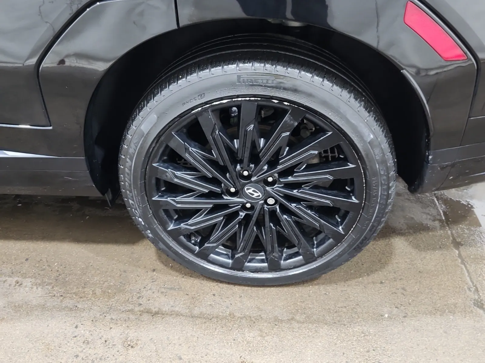 Left Rear Wheel/Tire Photo