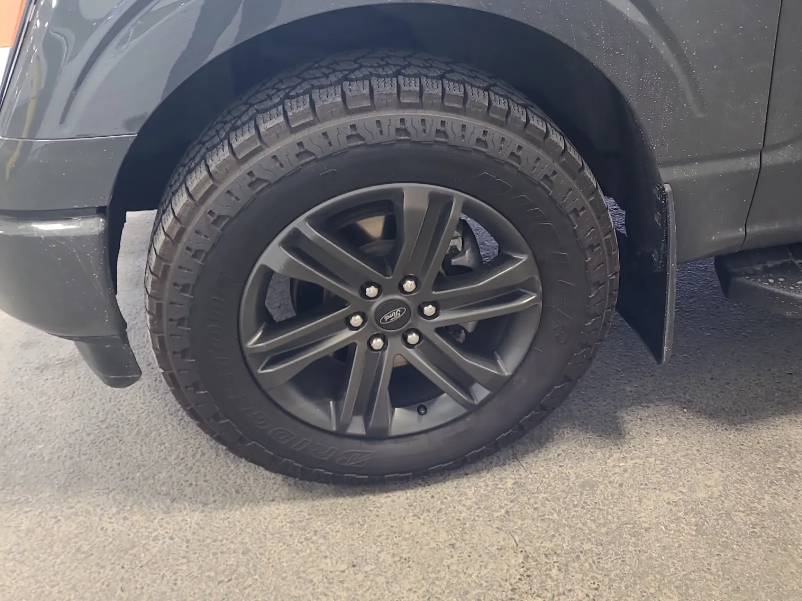 Front driver wheel/tire photo