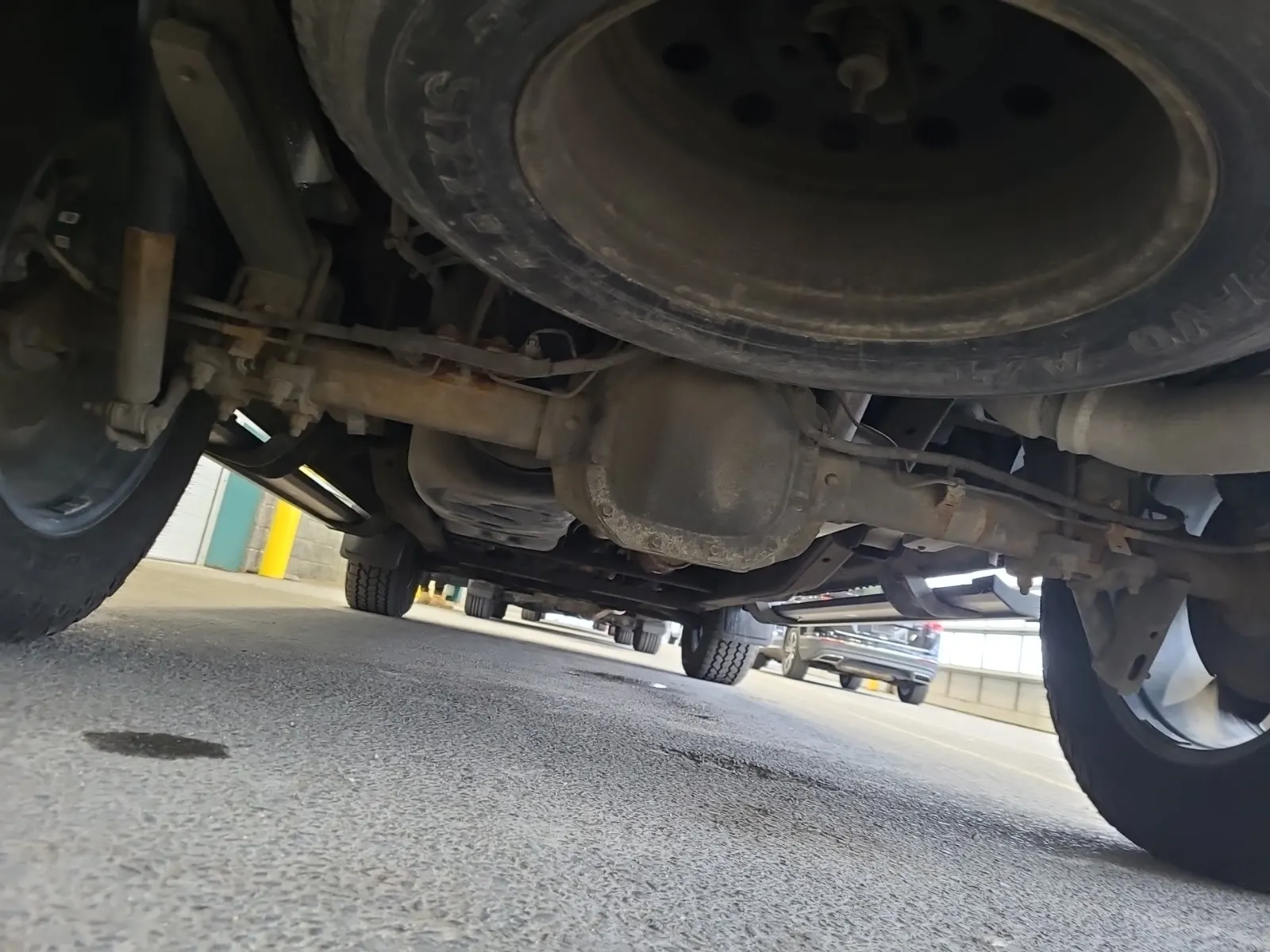 Undercarriage - Rear Photo