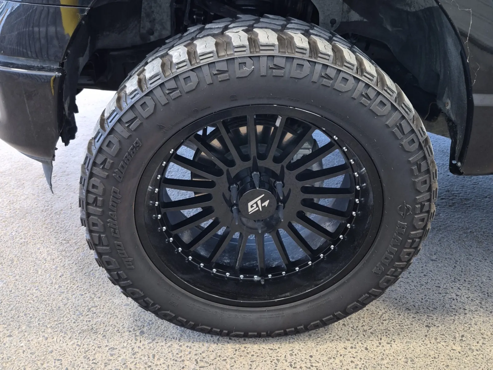 Front driver wheel/tire photo