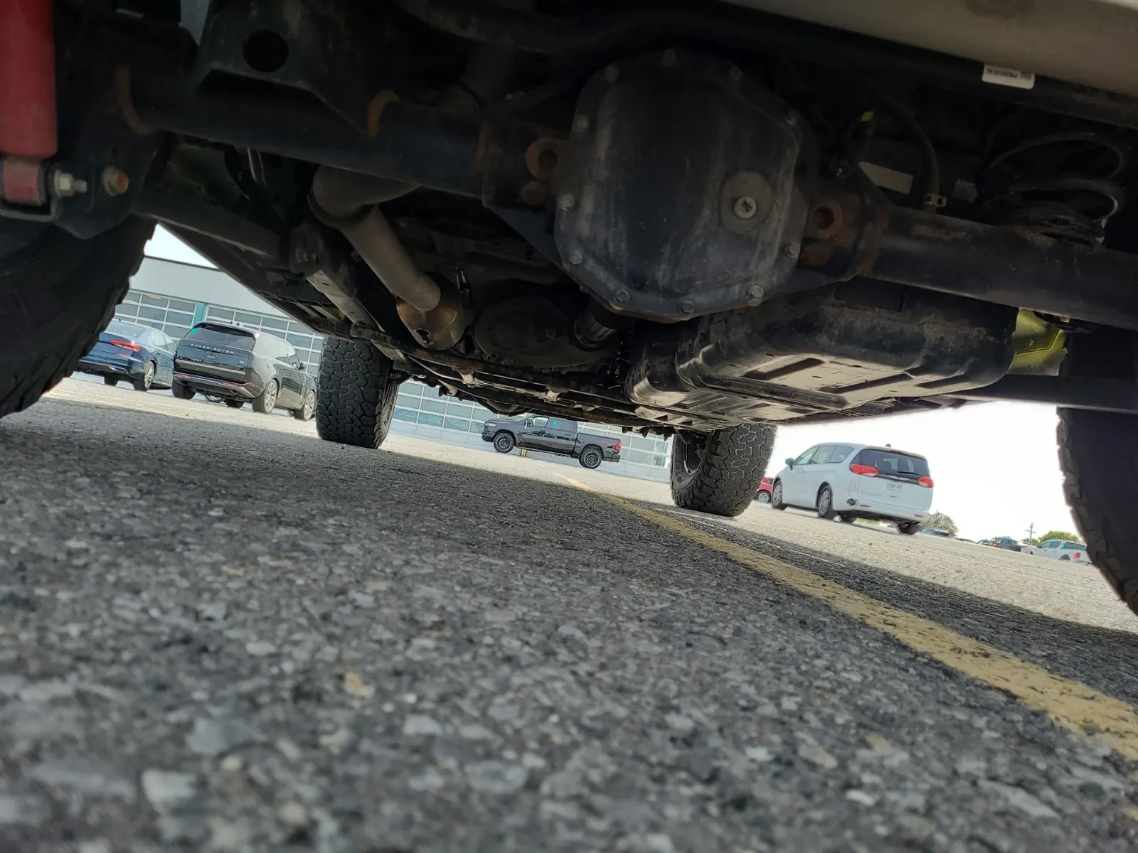 Undercarriage - Rear Photo