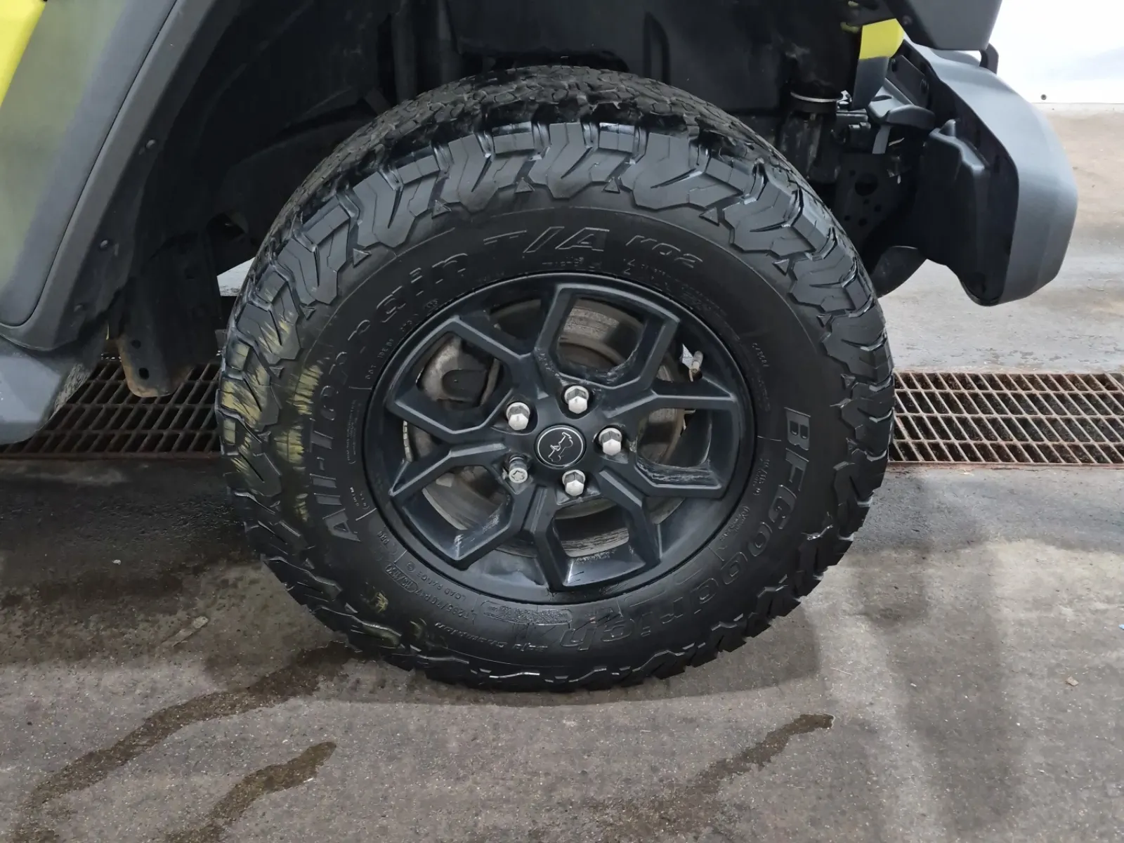 Right Front Wheel/Tire Photo