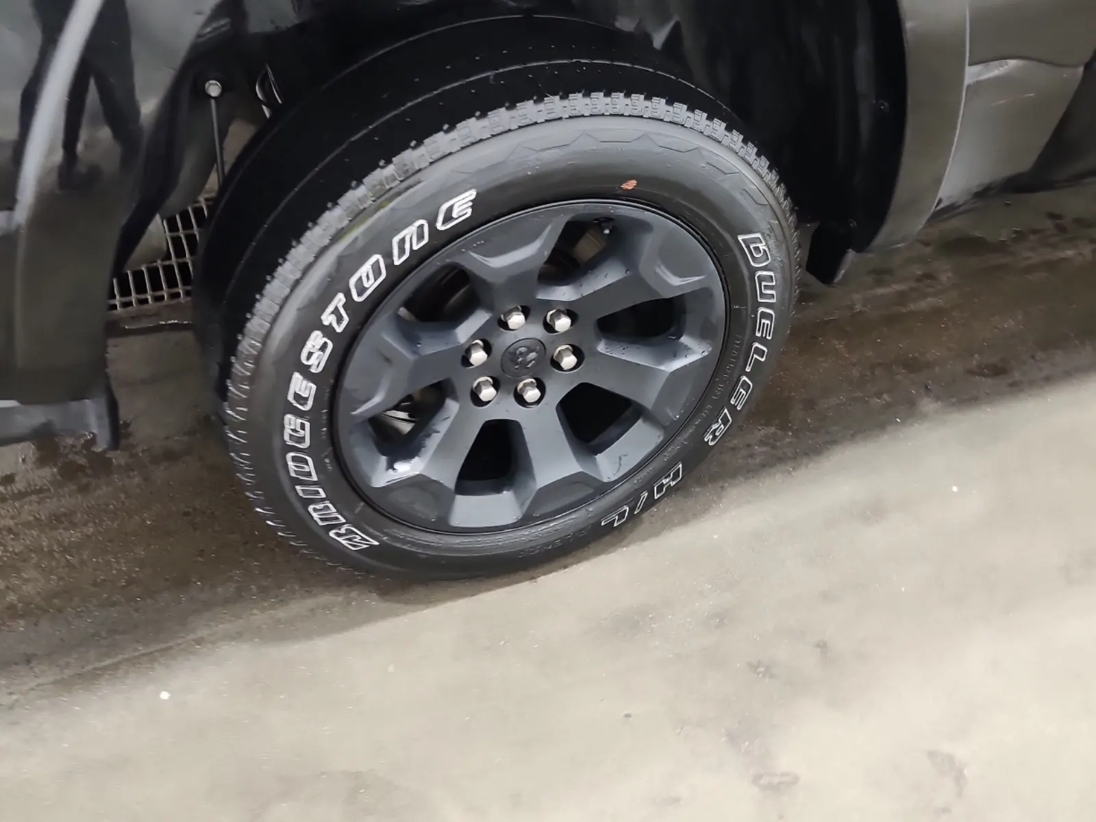 Right Rear Wheel/Tire Photo