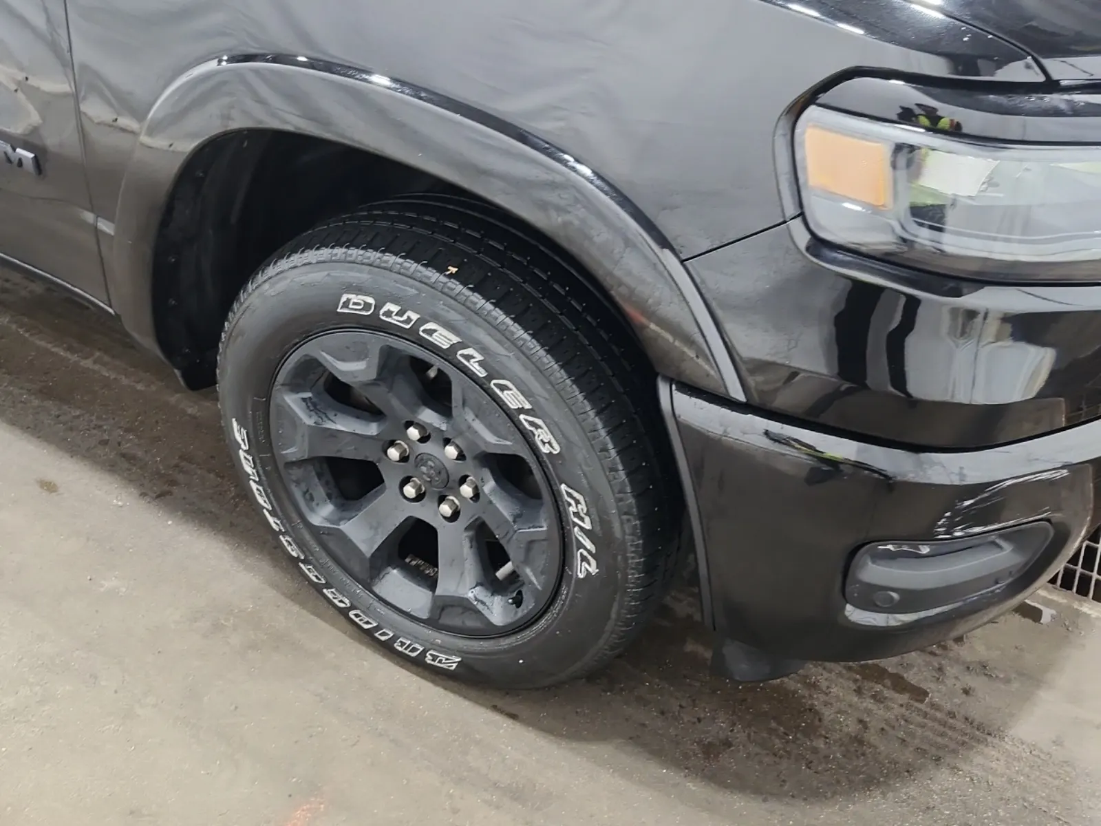 Right Front Wheel/Tire Photo