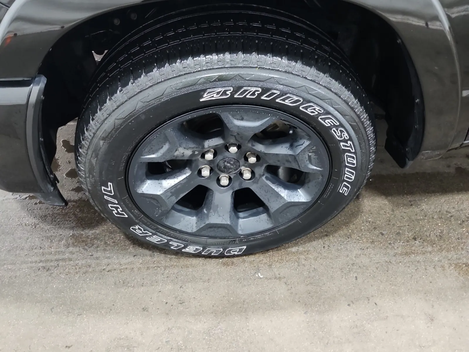 Front driver wheel/tire photo