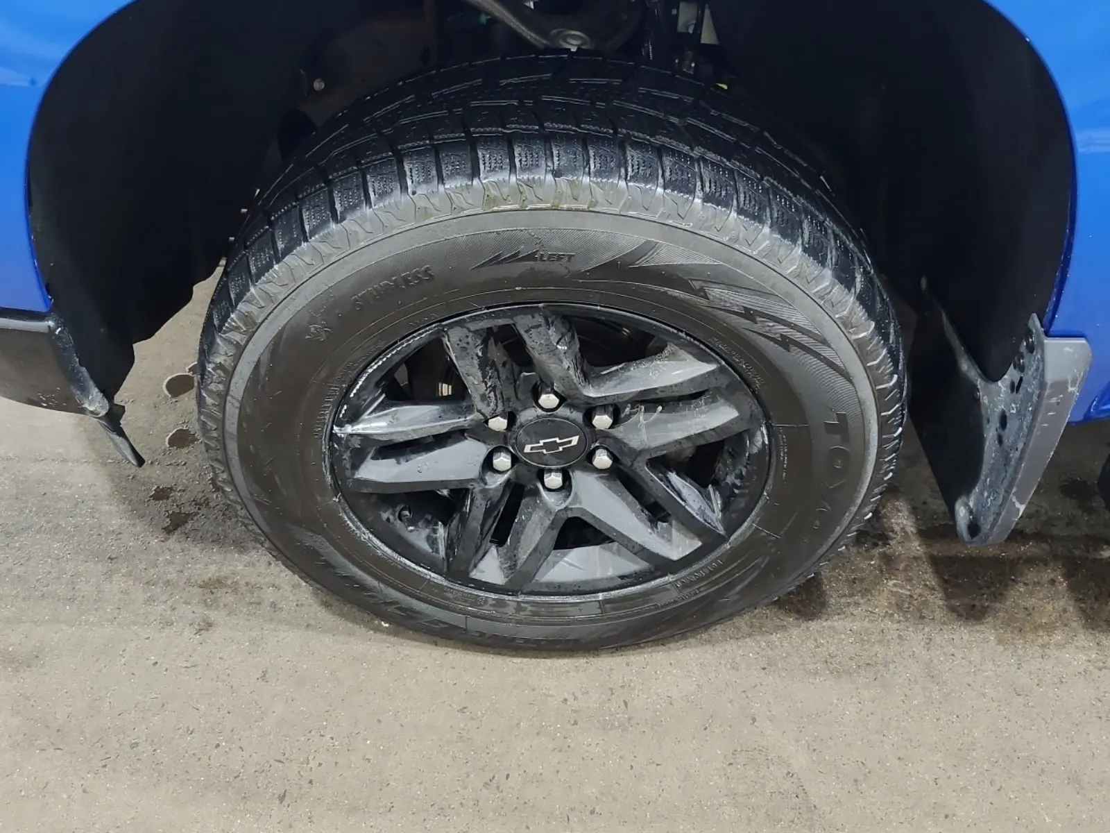 Front driver wheel/tire photo