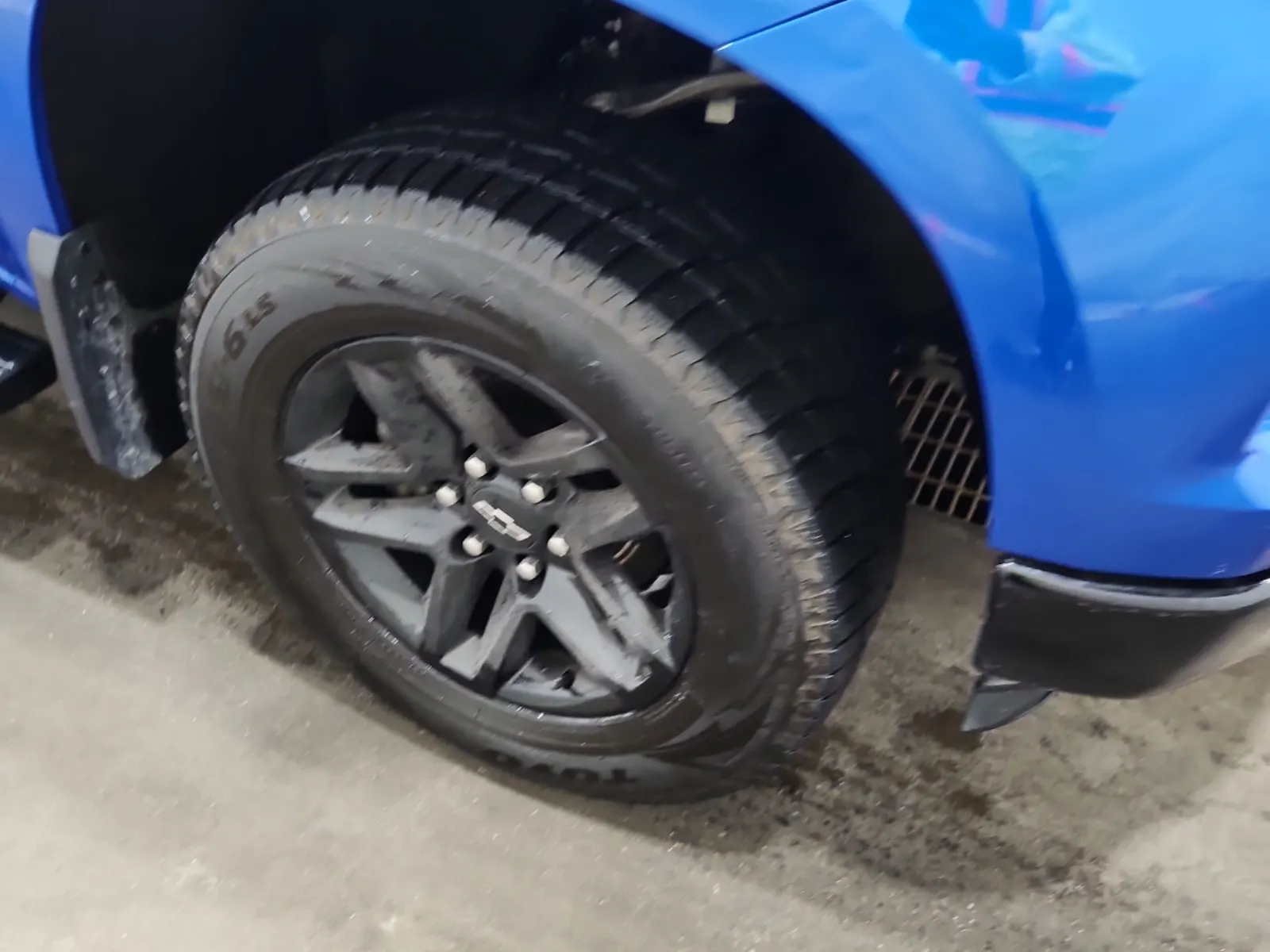 Right Front Wheel/Tire Photo