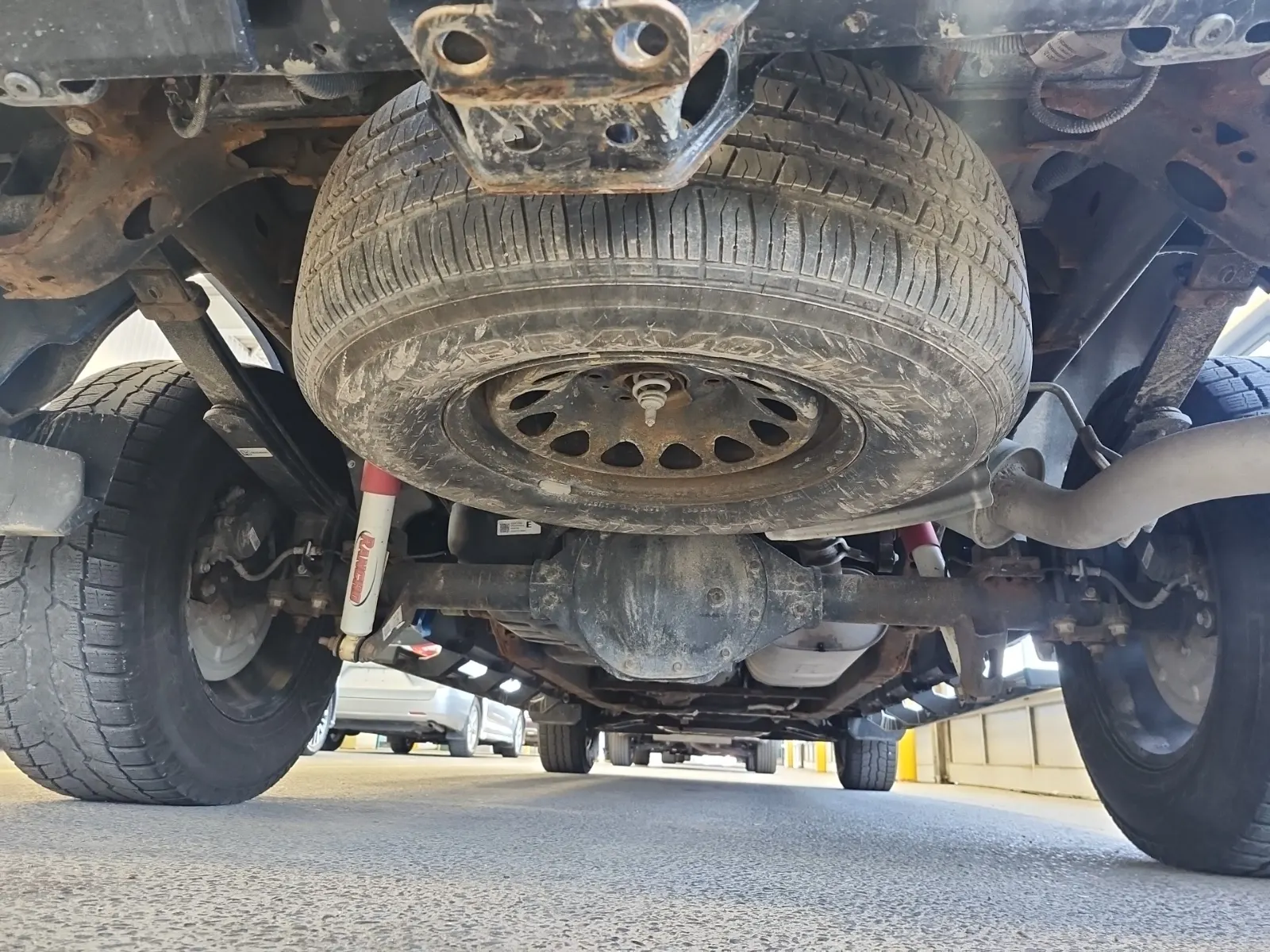 Undercarriage - Rear Photo