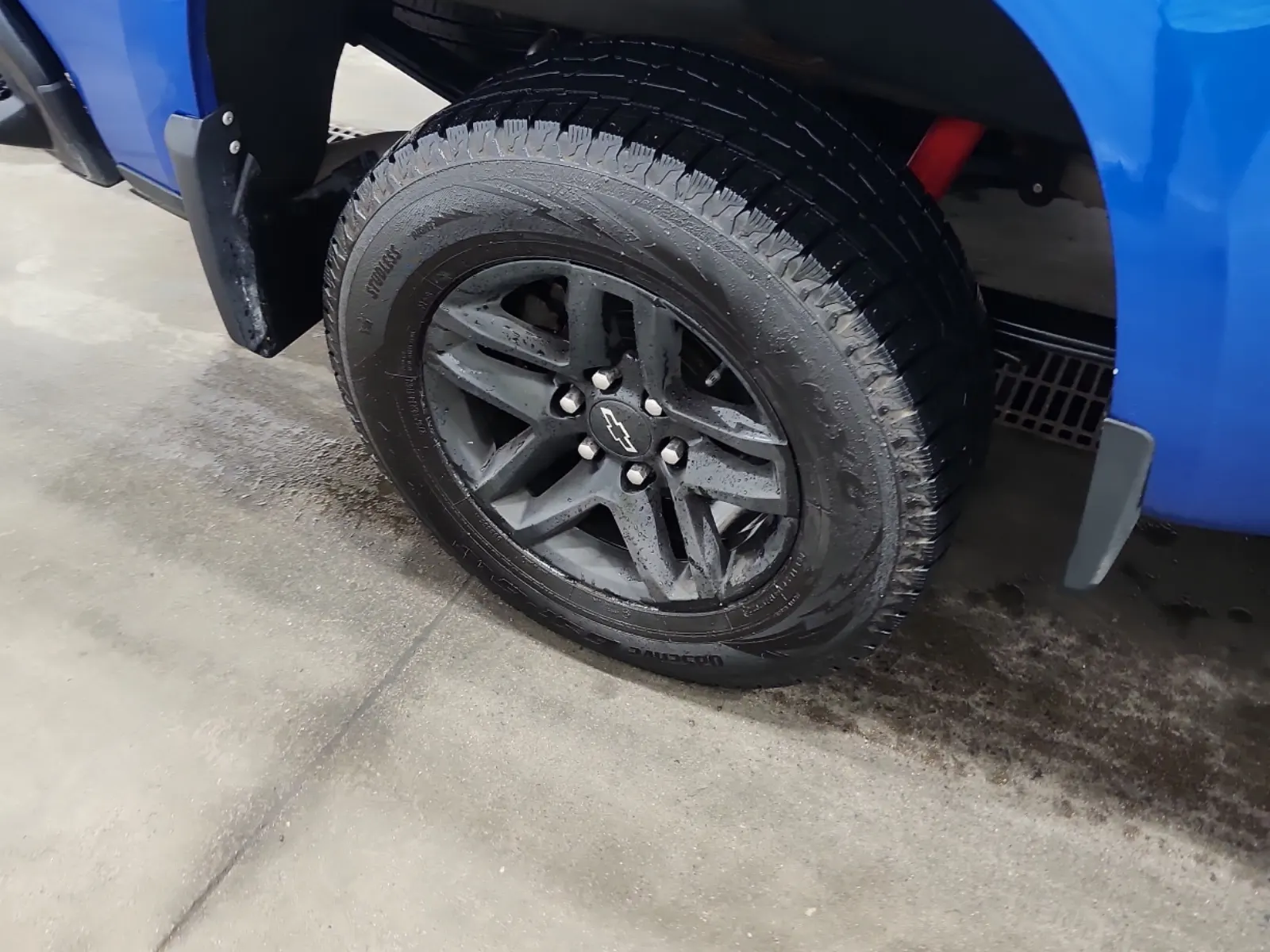 Right Rear Wheel/Tire Photo