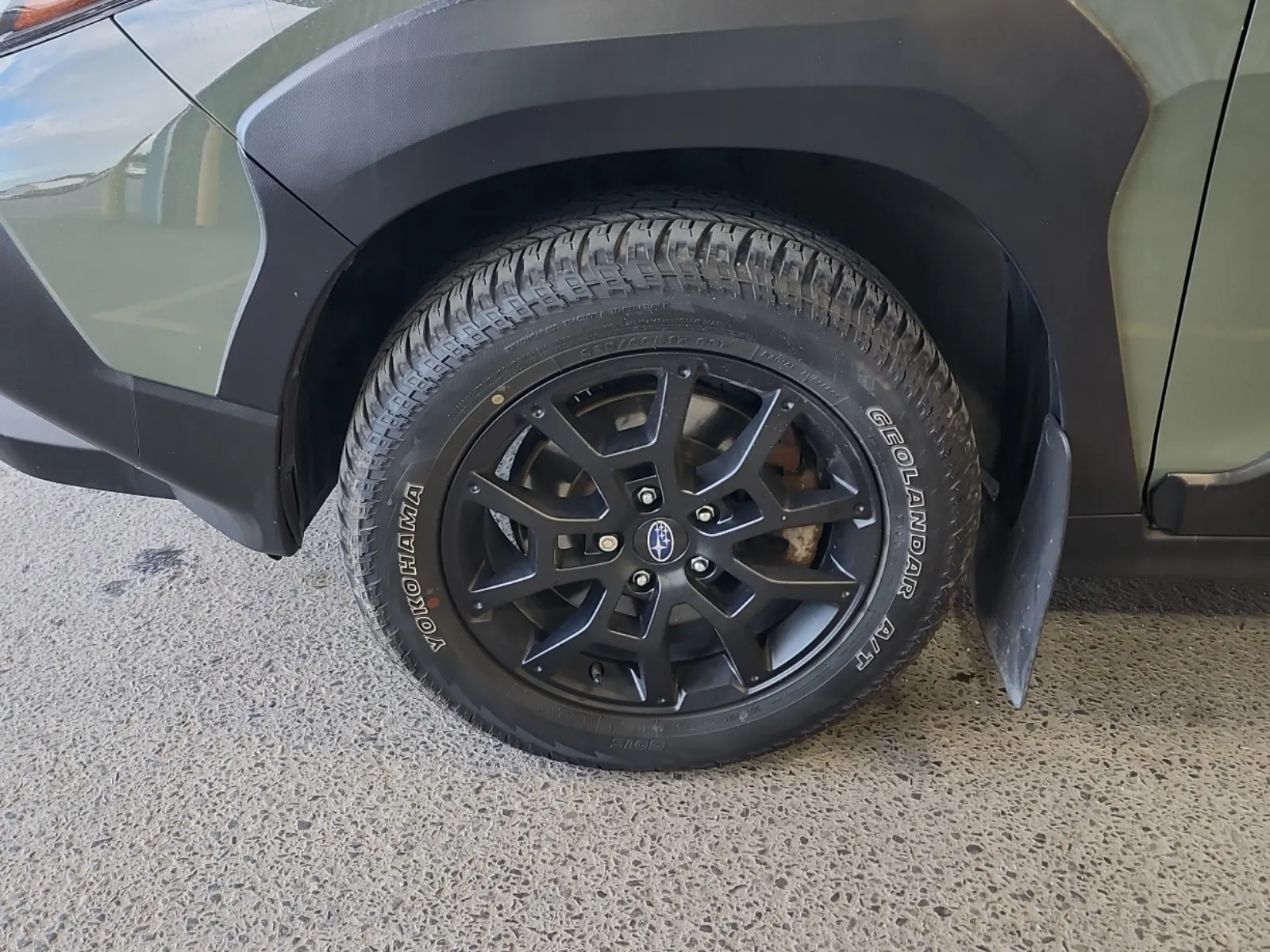 Front driver wheel/tire photo