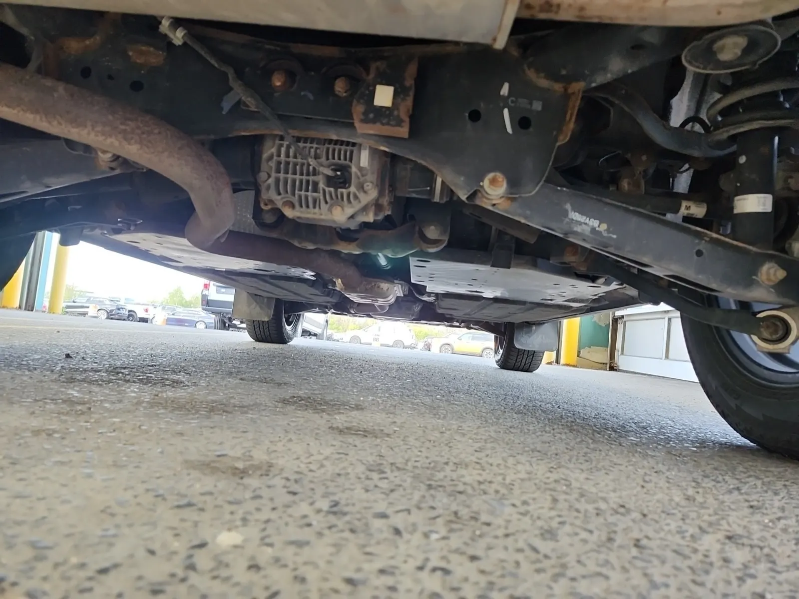 Undercarriage - Rear Photo