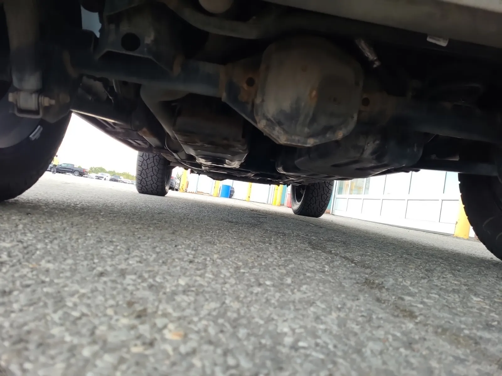 Undercarriage - Rear Photo