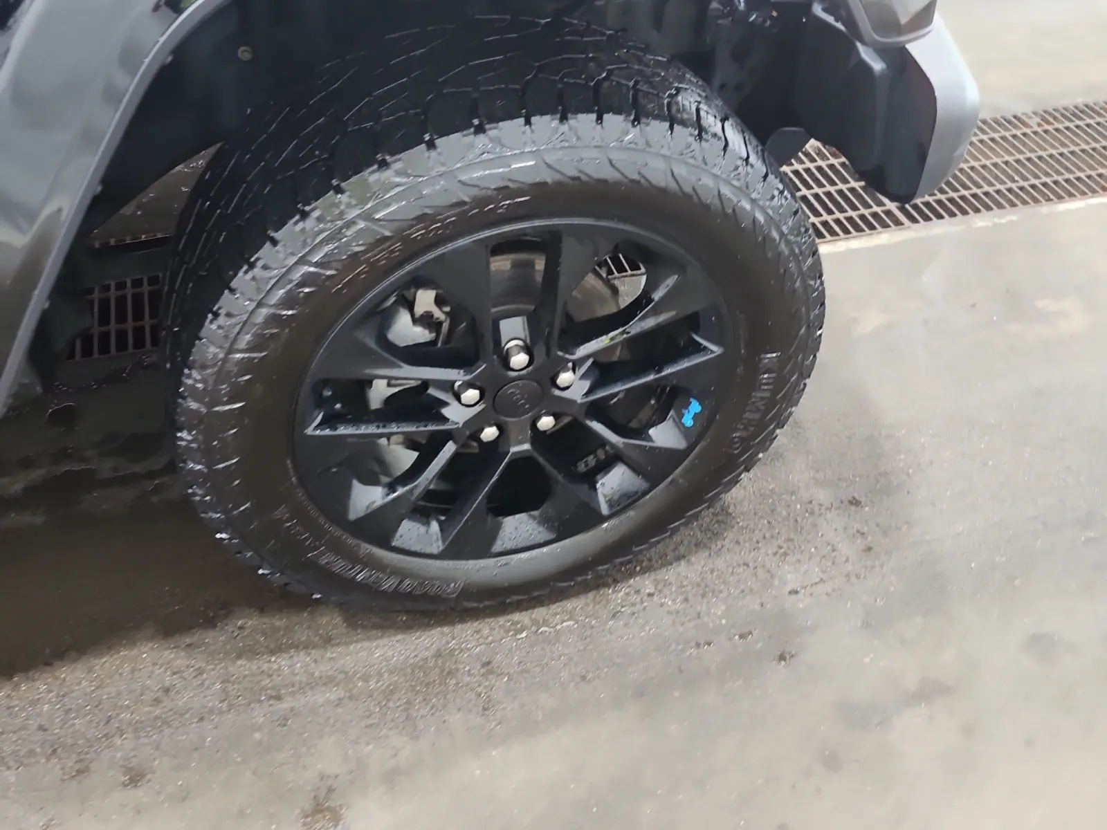 Right Front Wheel/Tire Photo