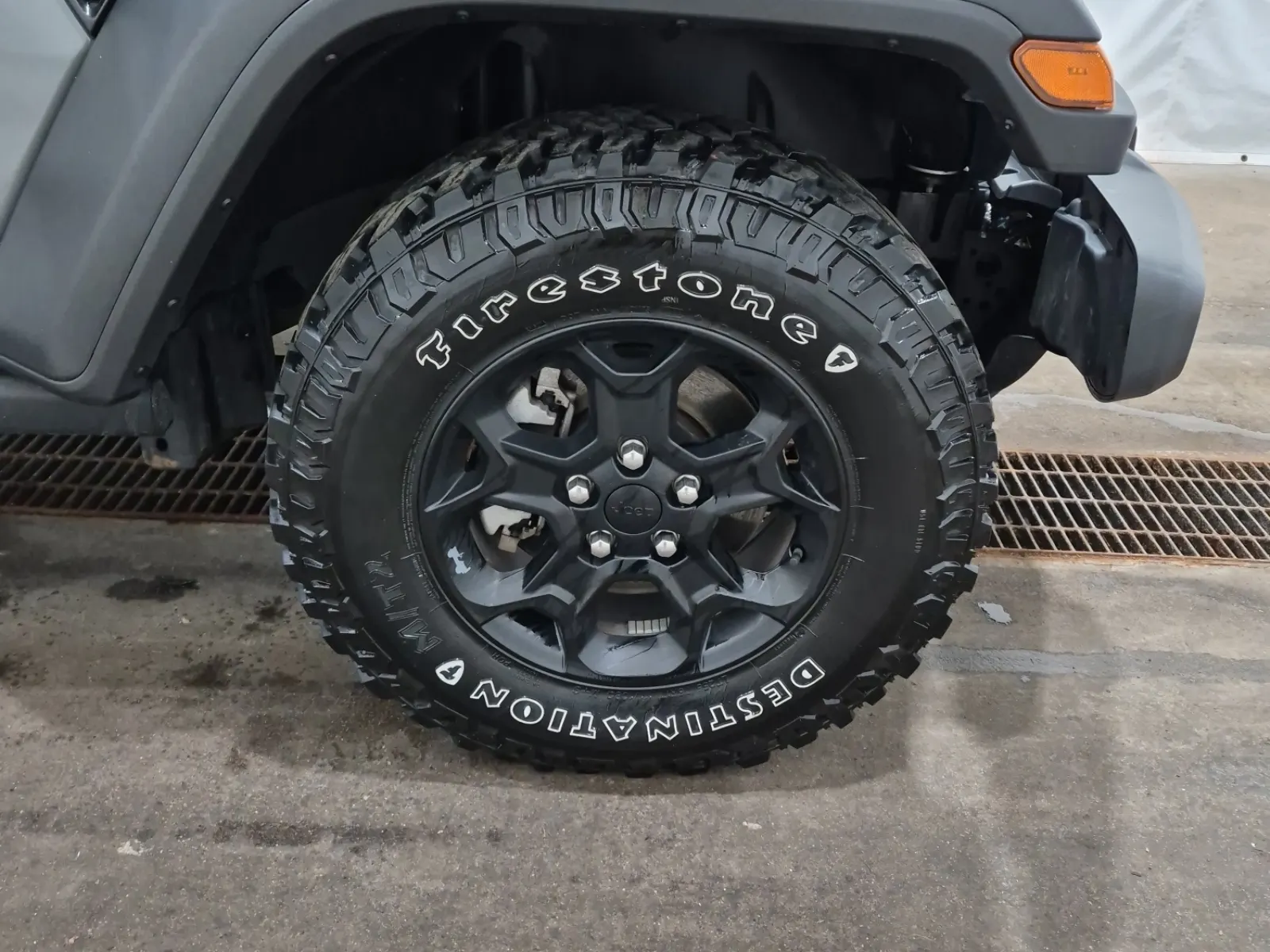 Right Front Wheel/Tire Photo