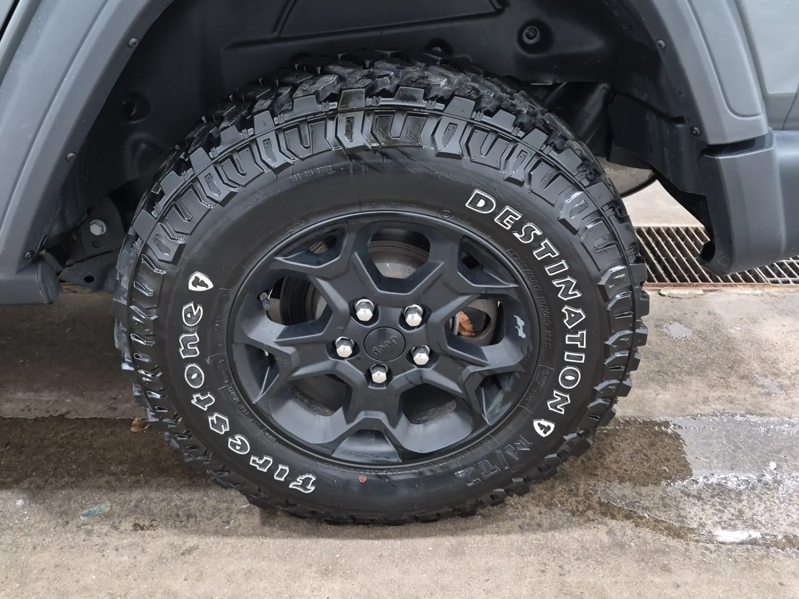 Left Rear Wheel/Tire Photo