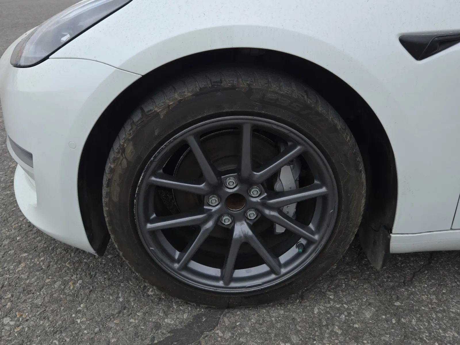 Front driver wheel/tire photo