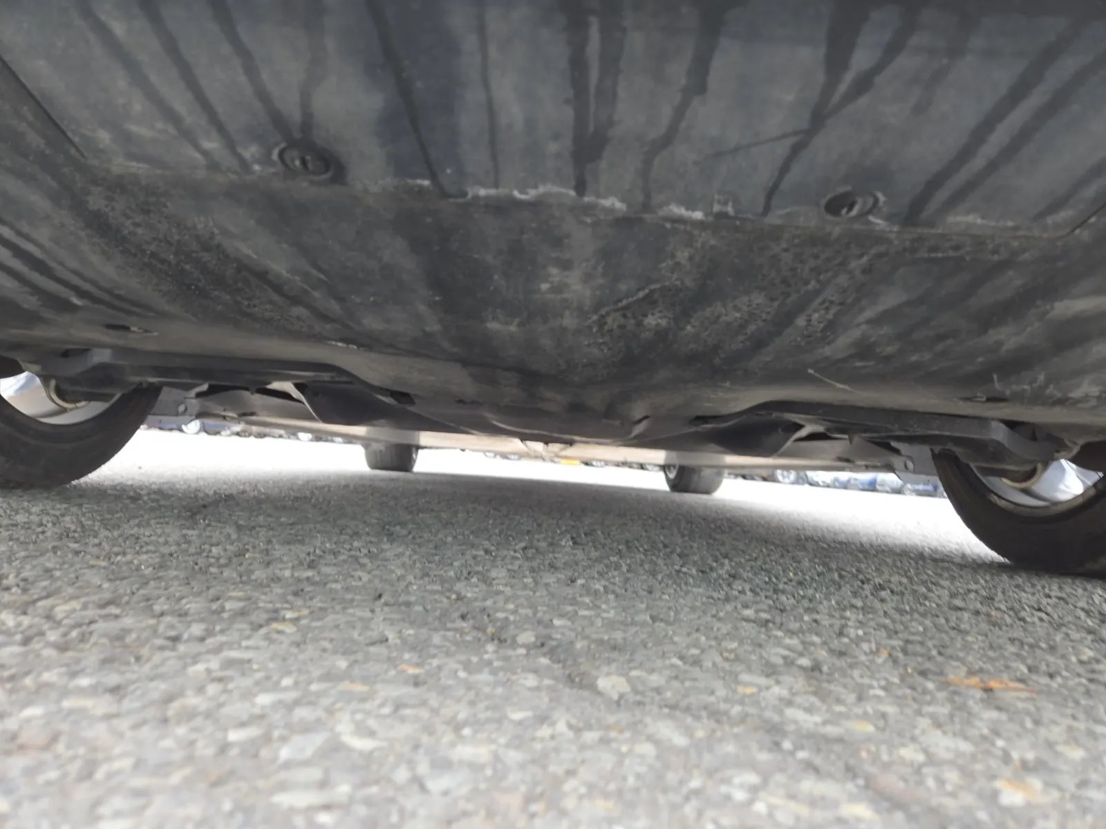 Undercarriage - Rear Photo
