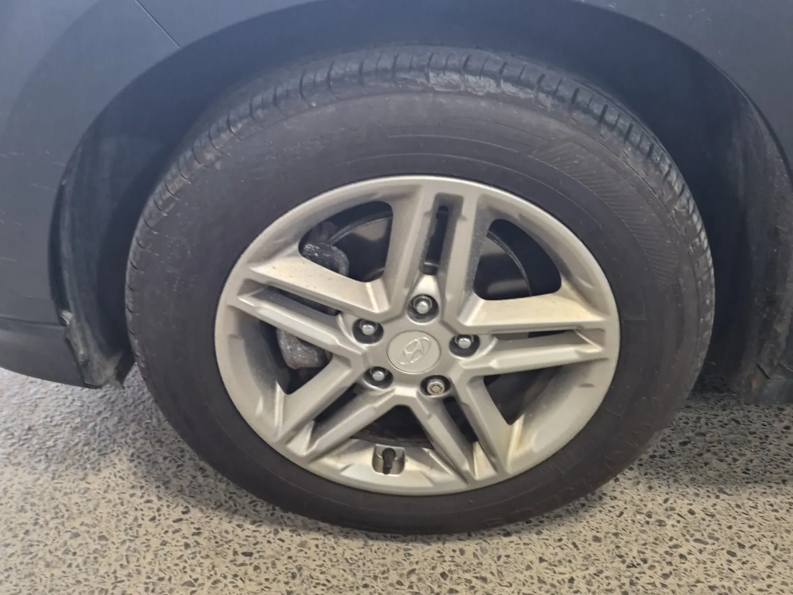 Front driver wheel/tire photo