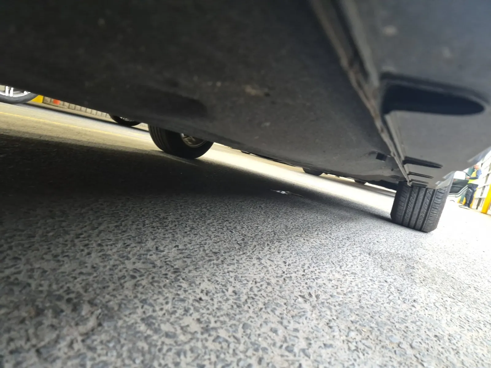 Undercarriage - Passenger Photo