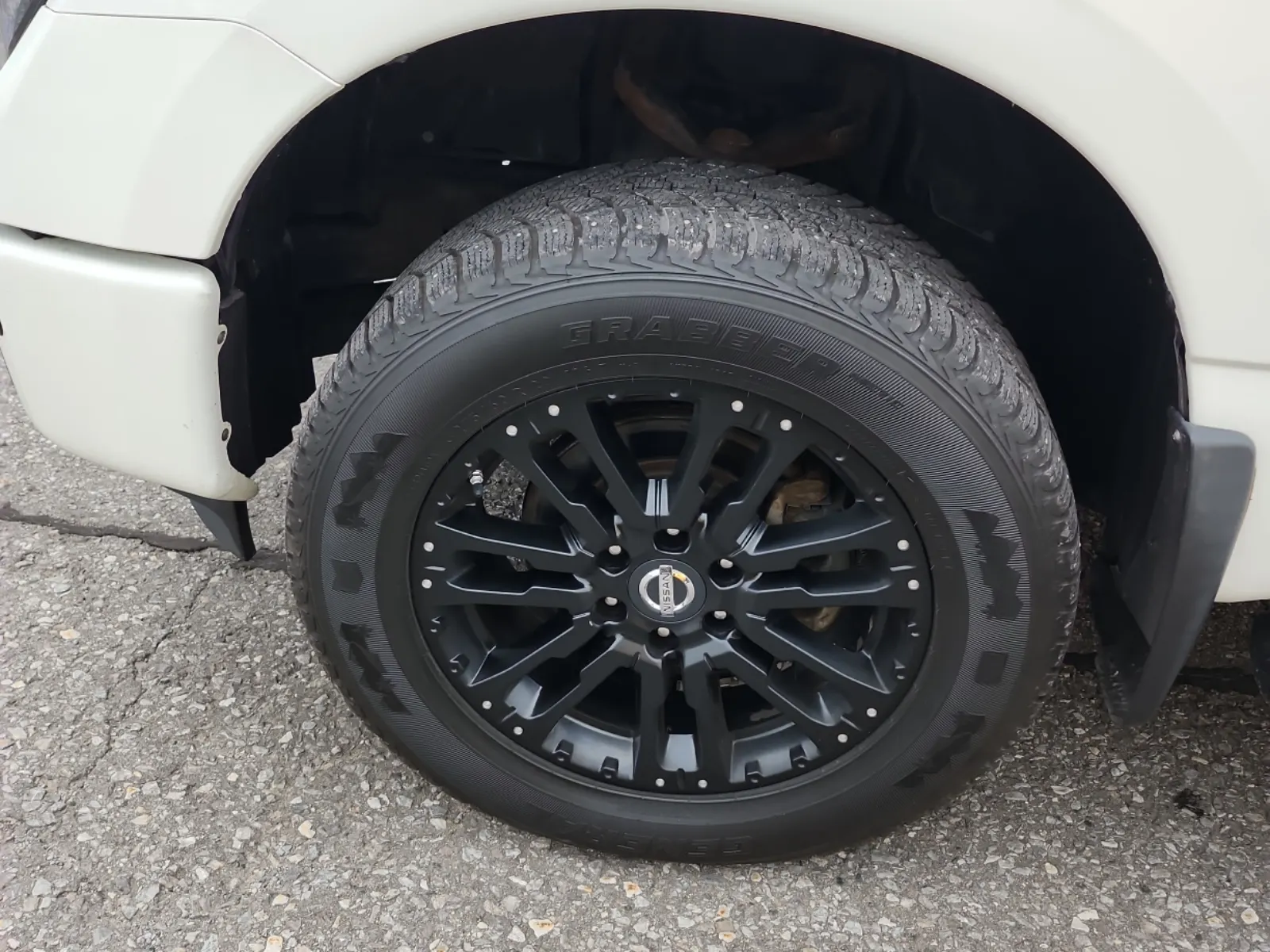 Front driver wheel/tire photo