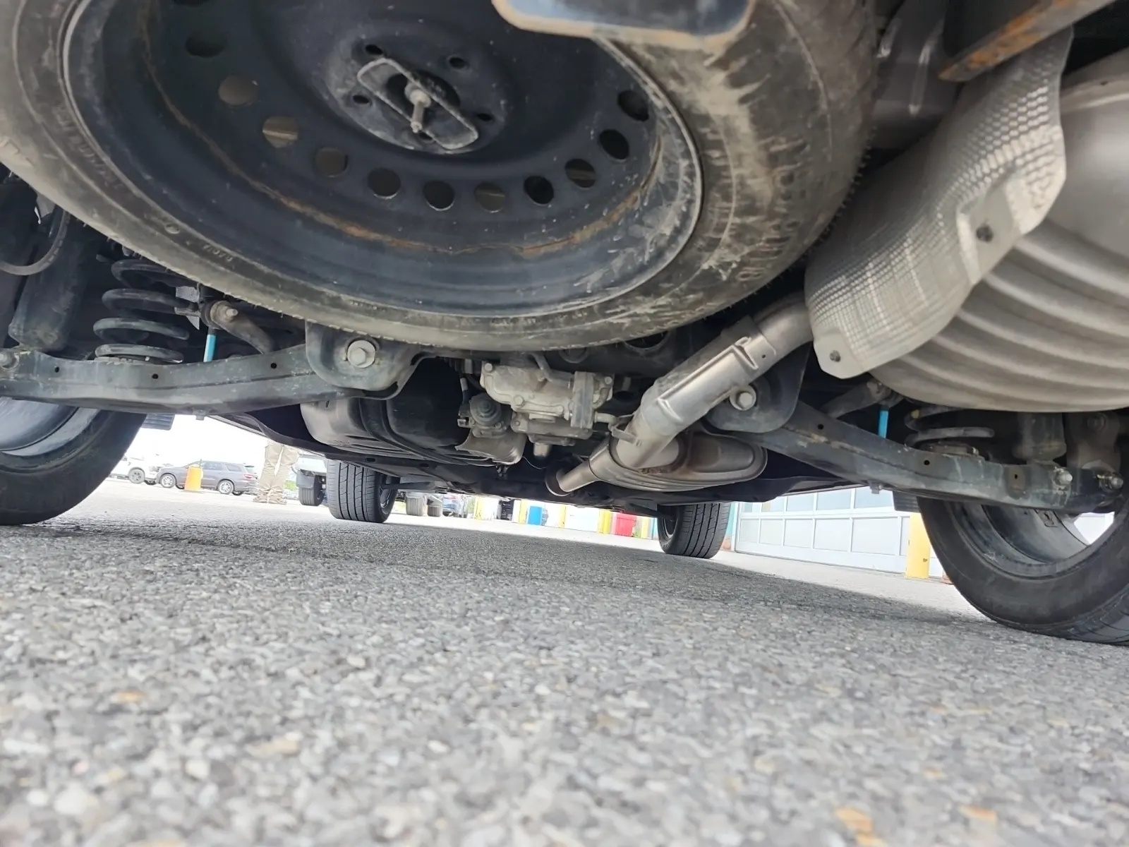 Undercarriage - Rear Photo