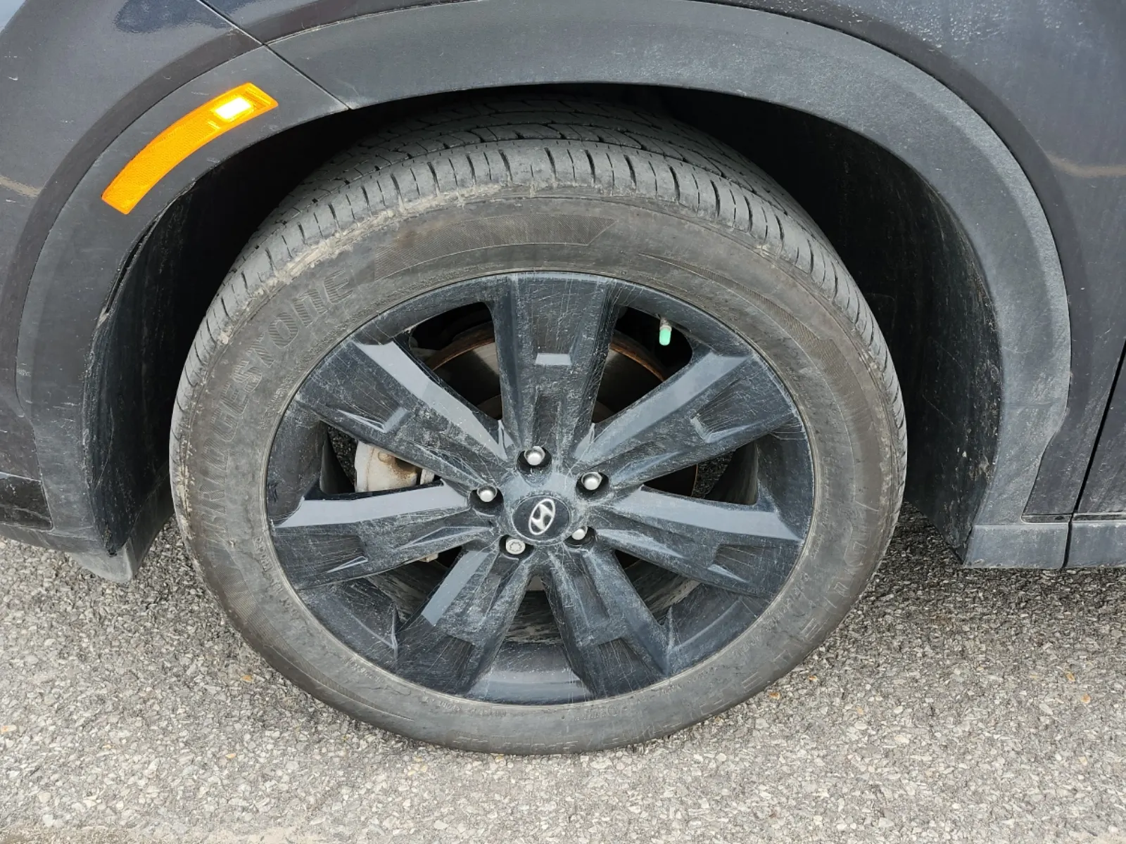 Front driver wheel/tire photo