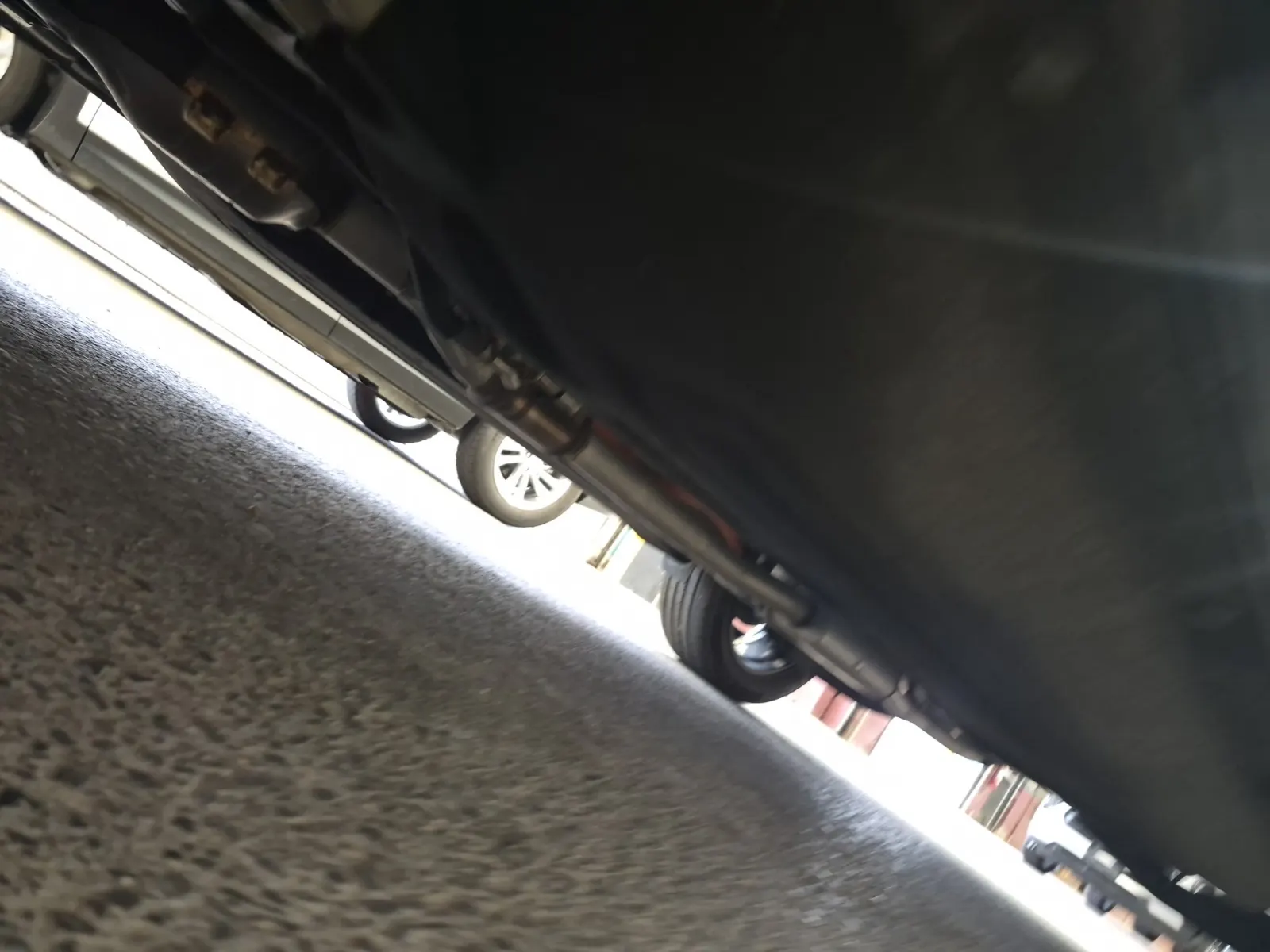 Undercarriage - Driver Photo