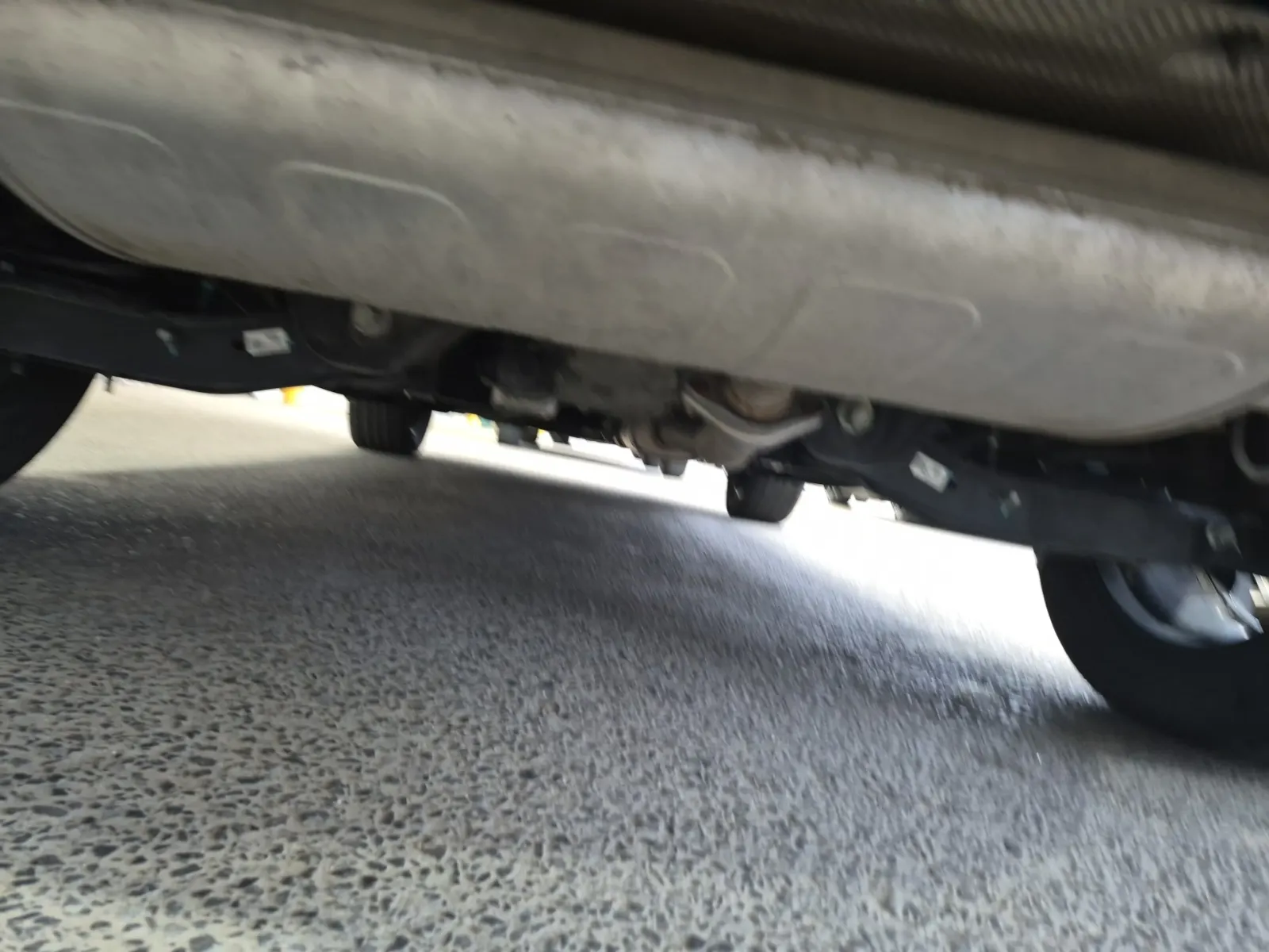 Undercarriage - Rear Photo